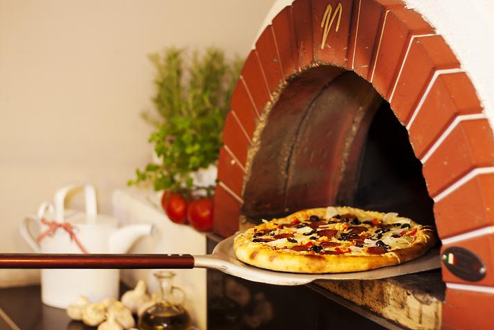 pizza v kamennej peci od Halo Pizza